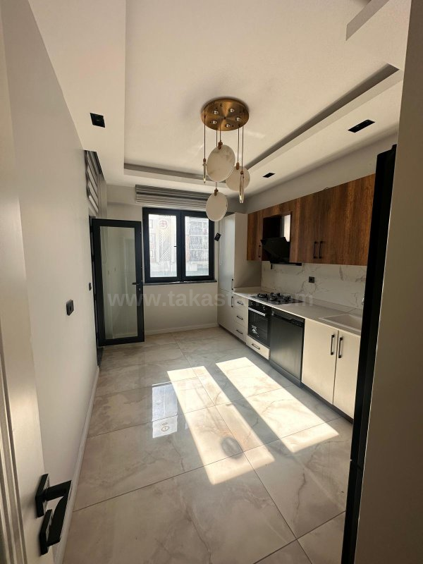 Fıstıklık geniş oturumlu satılık 2+1 lüx daire