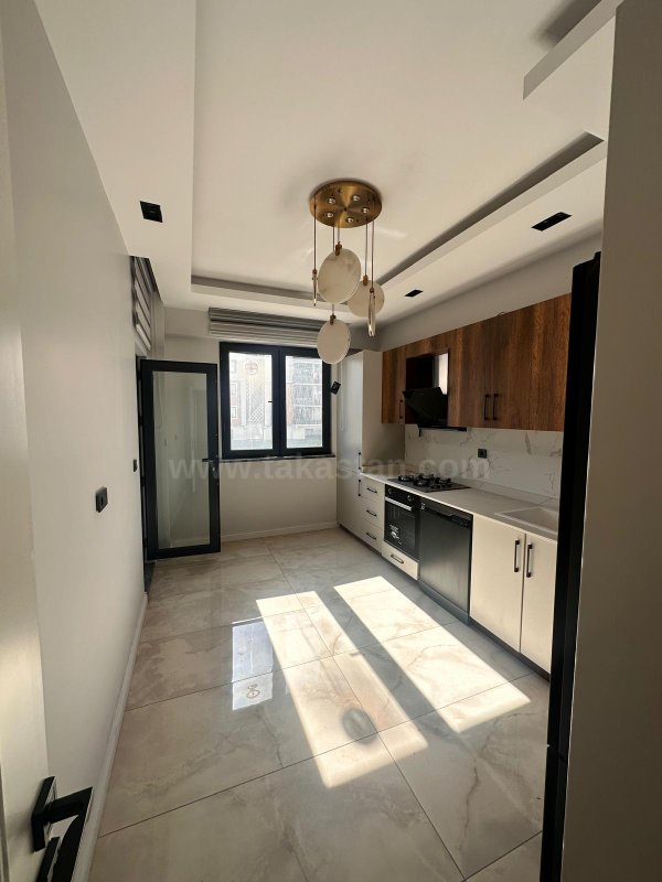 Fıstıklık geniş oturumlu satılık 2+1 lüx daire