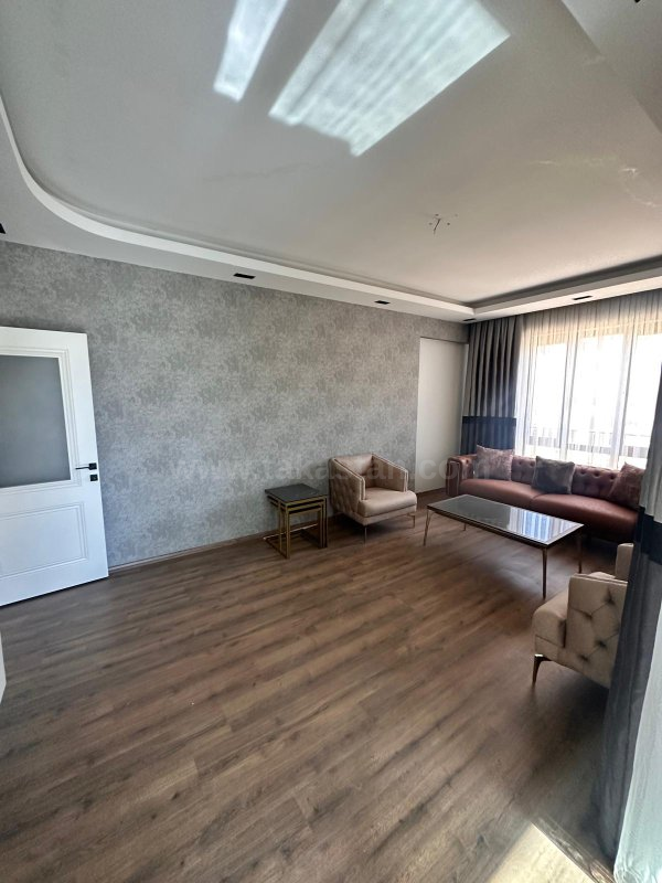 Fıstıklık geniş oturumlu satılık 2+1 lüx daire